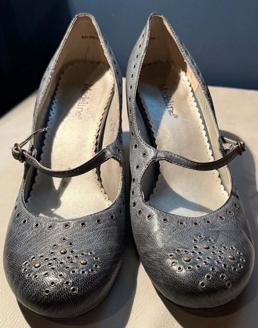 Madeline Women’s Gray Mary Jane Heels Studded Cutout Pumps Retro Y2K size 9